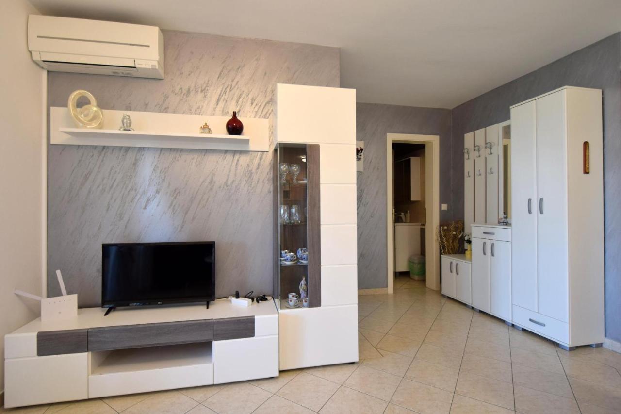 Apartment Lucy Malinska Buitenkant foto