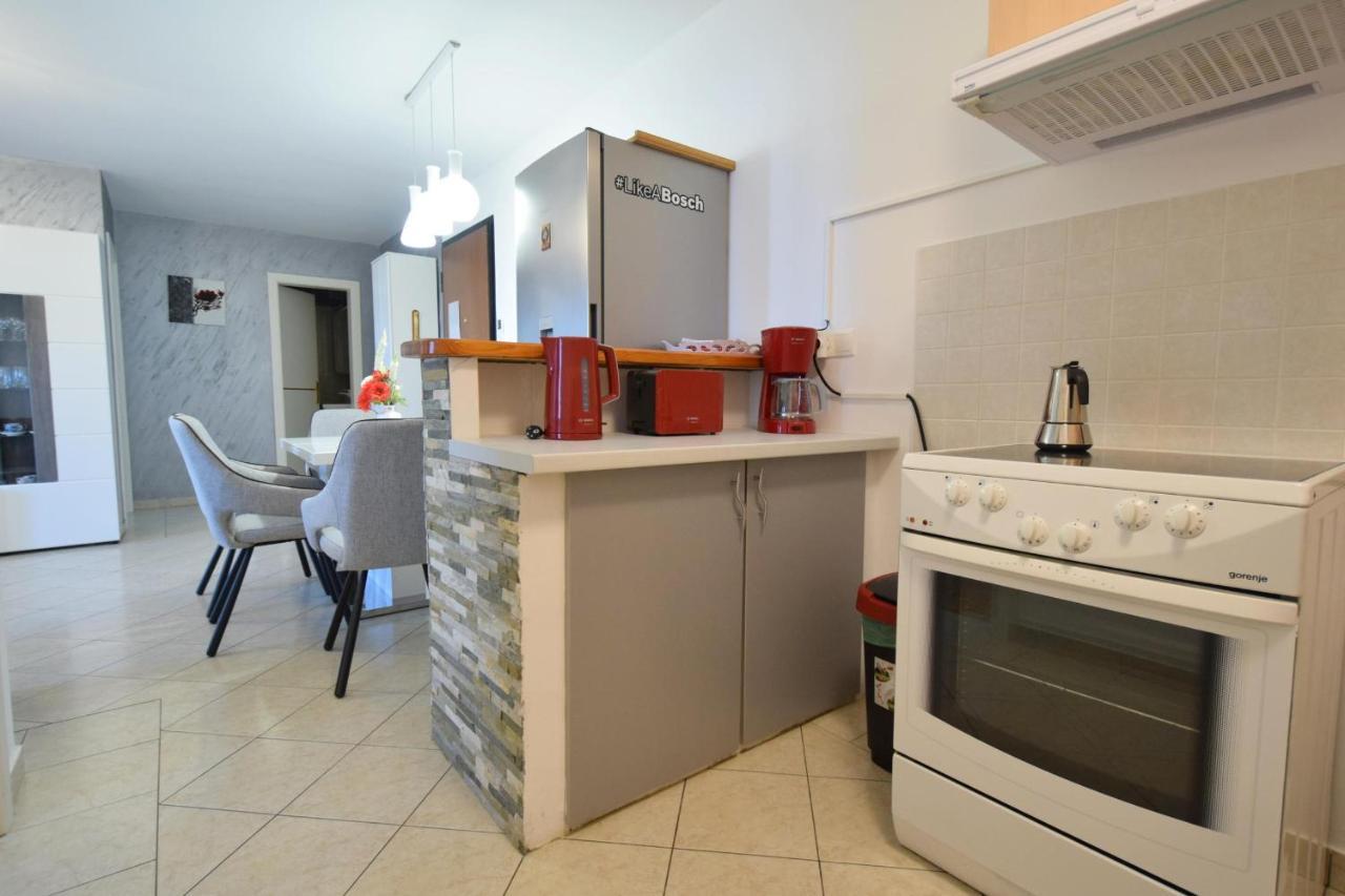 Apartment Lucy Malinska Buitenkant foto
