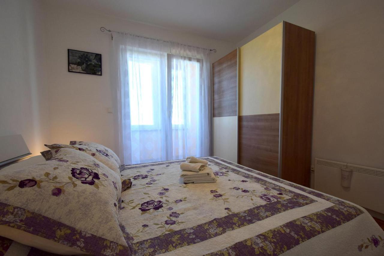 Apartment Lucy Malinska Buitenkant foto