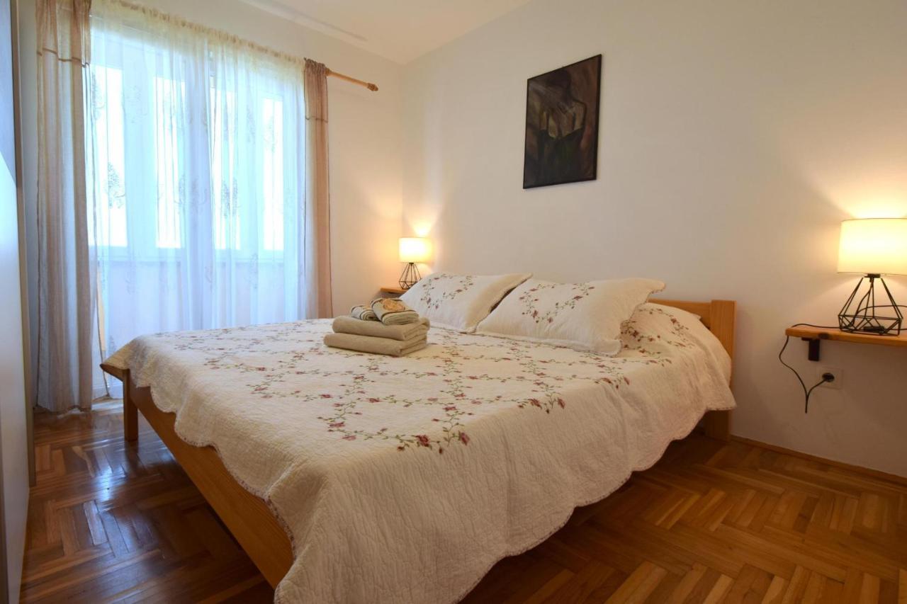 Apartment Lucy Malinska Buitenkant foto